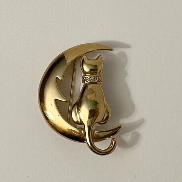Vintage Cat Brooch Pin Sitting on Crescent Moon - Picture 4 of 16